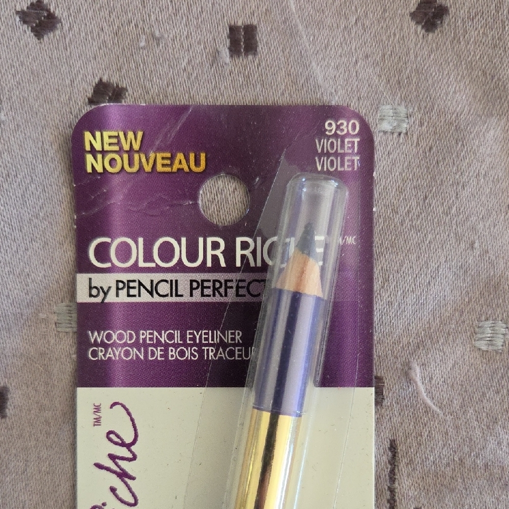 L'Oreal Colour Riche Eye Liner - 930 Violet - Picture 2 of 4